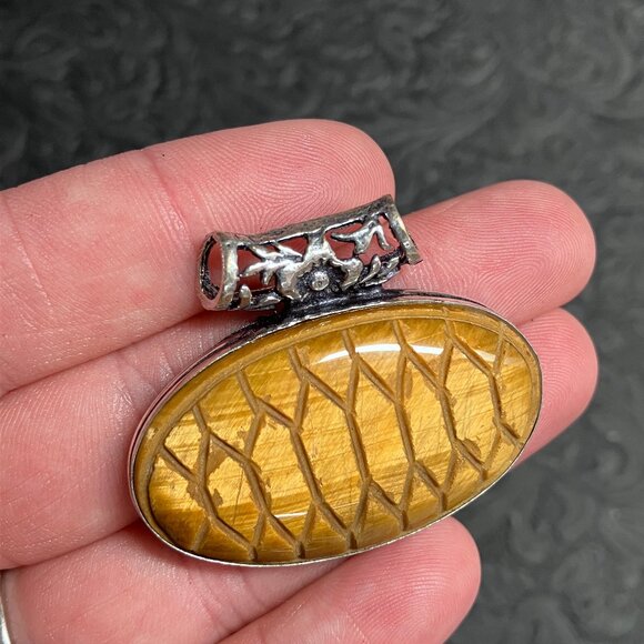 Carved Turtle Shell Tigers Eye Pendant Gemstone Crystal Jewelry - Picture 3 of 6